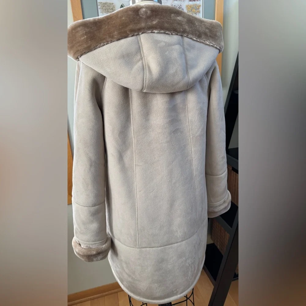 Gallery Women's Faux Suede and Fur Cozy Style Coat in Cream sized S - Picture 3 of 12